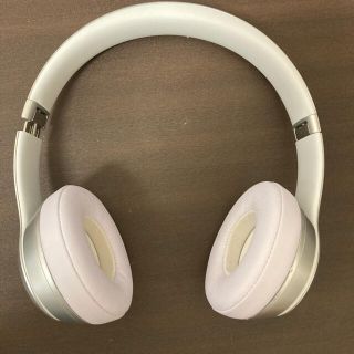 ビーツバイドクタードレ(Beats by Dr Dre)のbeats SOLO2 WIRELESS SILVER シルバー(ヘッドフォン/イヤフォン)