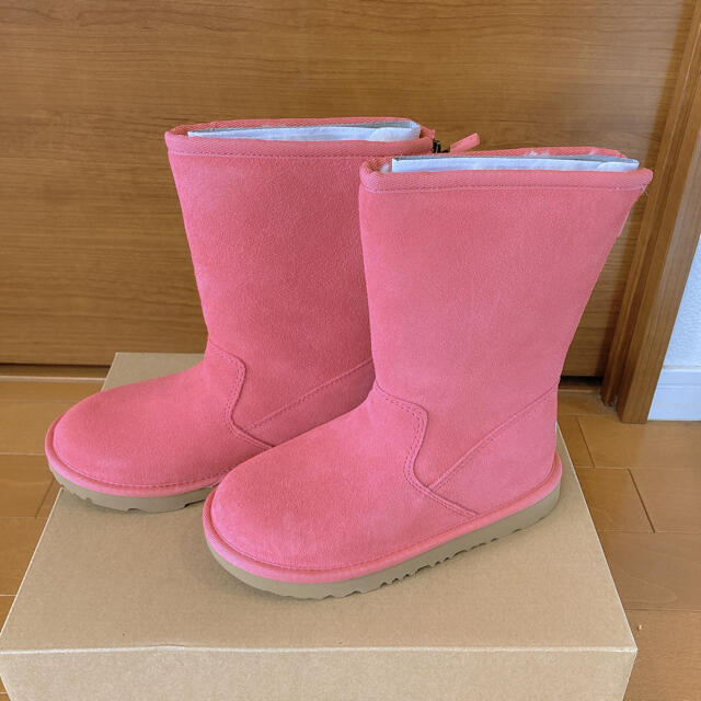 UGG(アグ)のアグ　未使用ブーツ キッズ/ベビー/マタニティのキッズ靴/シューズ(15cm~)(ブーツ)の商品写真