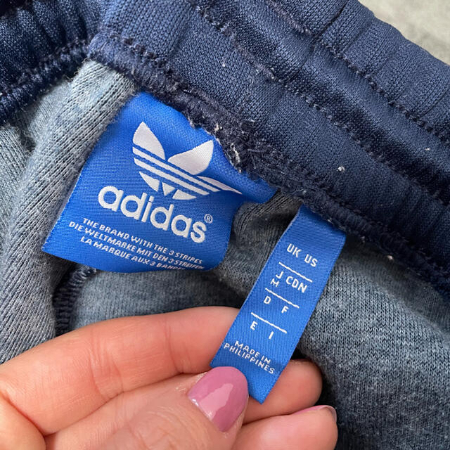 adidas(アディダス)のアディダス　ラインパンツ レディースのパンツ(カジュアルパンツ)の商品写真