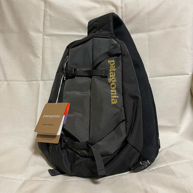 patagonia ボディバッグ atom sling 8L