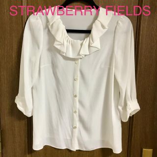 ストロベリーフィールズ(STRAWBERRY-FIELDS)の★美品★STRAWBERRY FIELDS  フリルブラウス(シャツ/ブラウス(長袖/七分))