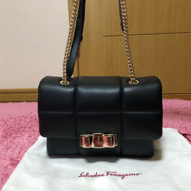 Salvatore Ferragamo(サルヴァトーレフェラガモ)のサルヴァトーレフェラガモ　キルティングレザーショルダーバッグ　ハンドバッグ レディースのバッグ(ショルダーバッグ)の商品写真