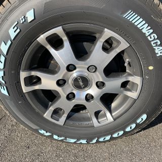 ハイエース　TRDホイールタイヤセット