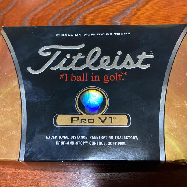 Titleist(タイトリスト)のタイトリスト　Pro V1 1ダース チケットのスポーツ(ゴルフ)の商品写真