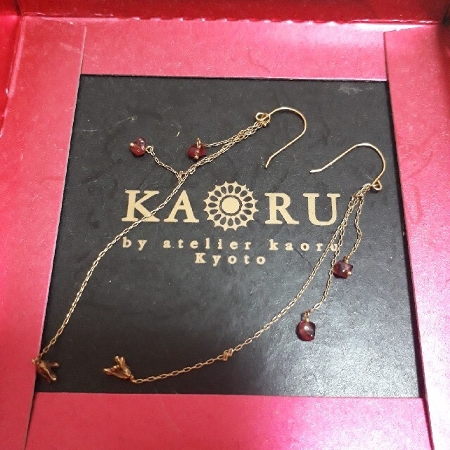 KAORU(カオル)のKAORU　ロングピアス　ルビー色 レディースのアクセサリー(ピアス)の商品写真