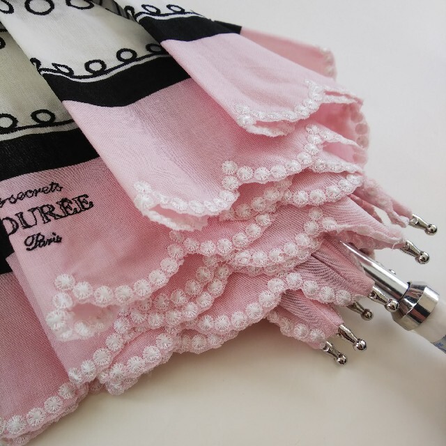 LADUREE(ラデュレ)のラデュレ ピンク×黒の刺繍 晴雨兼用パラソル パゴダ 日傘 レディースのファッション小物(傘)の商品写真