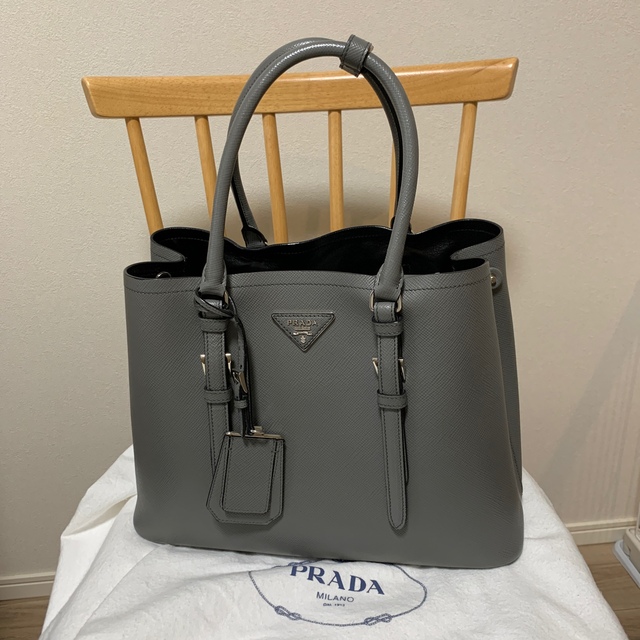 PRADA(プラダ)の【美品】プラダ サフィアーノ グレー レディースのバッグ(ハンドバッグ)の商品写真