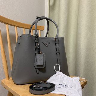プラダ サフィアーノ ハンドバッグ(レディース)(グレー/灰色系)の プラダ サフィアーノ ハンドバッグ(レディース)(グレー/灰色系)の