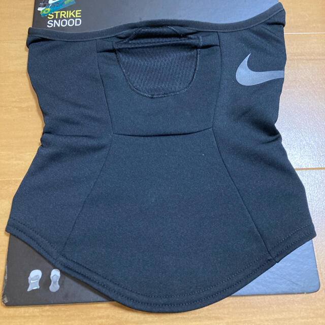 NIKE(ナイキ)の4日〜10日まで期間限定値下げ！NIKE STRIKE SNOOD スポーツ/アウトドアのサッカー/フットサル(その他)の商品写真