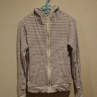 ユニクロ(UNIQLO)のUVカットパーカー&くだものいっぱいワンピース セット商品(パーカー)