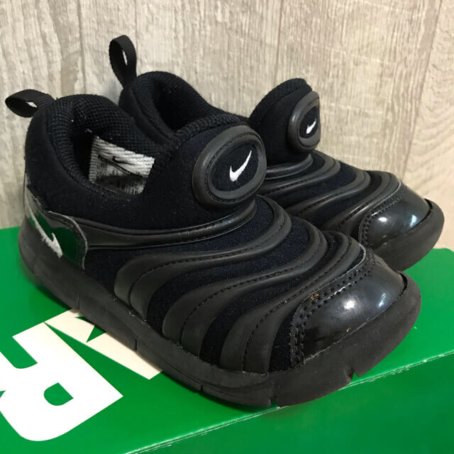 NIKE(ナイキ)のNIKEダイナモフリー　BLK 16㎝ キッズ/ベビー/マタニティのキッズ靴/シューズ(15cm~)(スニーカー)の商品写真