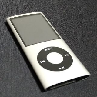 アイポッド(iPod)のiPod nano 第4世代 8GB シルバー ケーブル付属 (ポータブルプレーヤー)