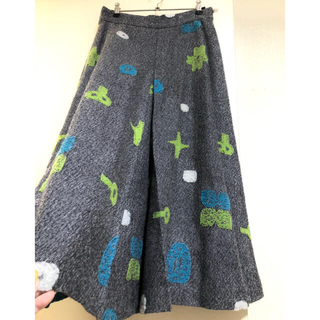 イッセイミヤケ(ISSEY MIYAKE)のイッセイミヤケ　刺繍ニットスカート(ロングスカート)