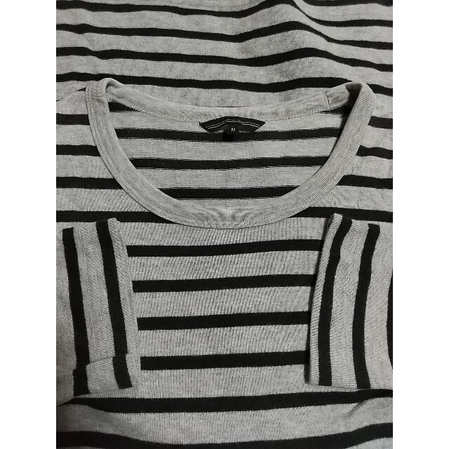 UNIQLO(ユニクロ)のUNIQLO ボーダーTシャツ Mサイズ グレー 黒 ユニクロ カジュアル 古着 メンズのトップス(Tシャツ/カットソー(七分/長袖))の商品写真