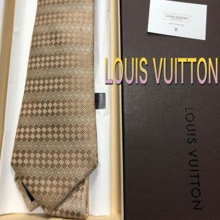 ルイヴィトン(LOUIS VUITTON)のルイ・ヴィトン  ネクタイ【未使用に近い】箱付き　モノグラム　厚手　光沢(ネクタイ)