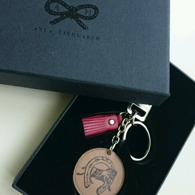 ANYA HINDMARCH - アニヤ・ハインドマーチ キーホルダーの通販 ANYA HINDMARCH - アニヤ・ハインドマーチ キーホルダーの通販