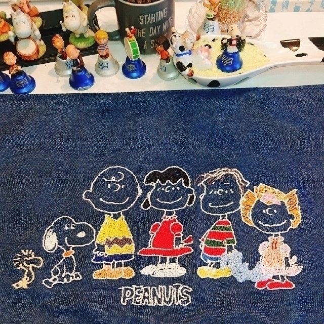 PEANUTS(ピーナッツ)のスヌーピー刺繍マルチマット インテリア/住まい/日用品の日用品/生活雑貨/旅行(日用品/生活雑貨)の商品写真