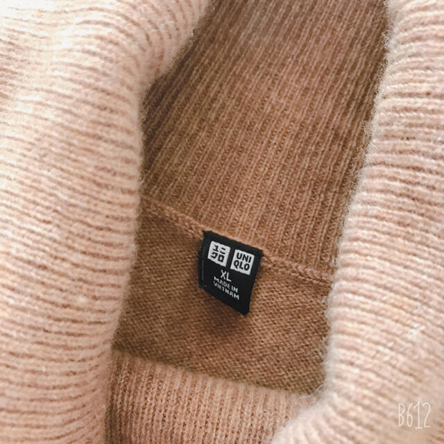 UNIQLO(ユニクロ)のカシミヤタートルネックセーター　ベージュ レディースのトップス(ニット/セーター)の商品写真