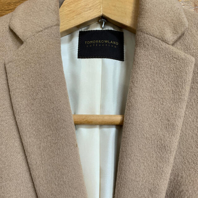 TOMORROWLAND(トゥモローランド)のトゥモローランド　カシミヤ　キャメル　チェスターコート レディースのジャケット/アウター(チェスターコート)の商品写真