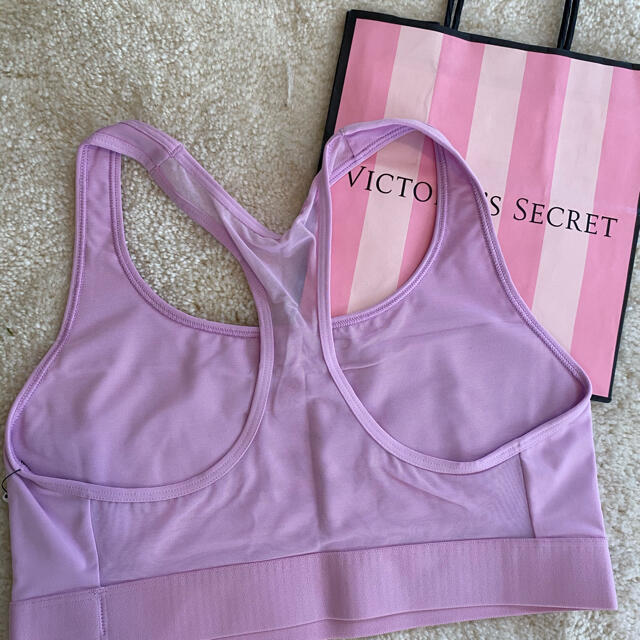 Victoria's Secret(ヴィクトリアズシークレット)の新品、未使用　ヴィクトリア　シークレット　スポーツブラM スポーツ/アウトドアのトレーニング/エクササイズ(トレーニング用品)の商品写真