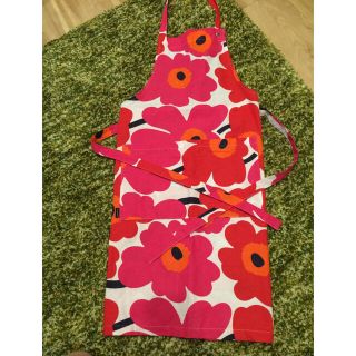 マリメッコ(marimekko)のエプロン♡新品(収納/キッチン雑貨)