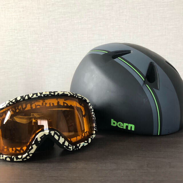 BURTON(バートン)のキッズ　ヘルメット　ゴーグル　bern ノースピーク スポーツ/アウトドアのスノーボード(ウエア/装備)の商品写真