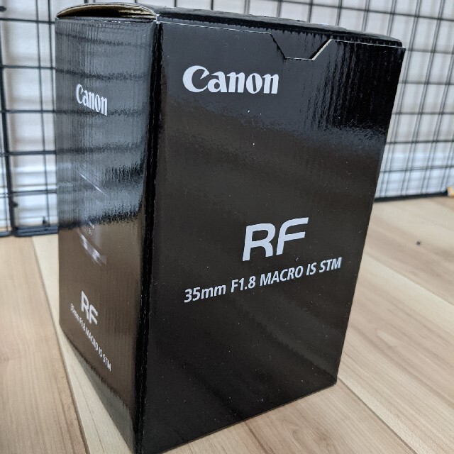 Canon(キヤノン)の【新品】RF35 MACRO IS STM　おまけ付き スマホ/家電/カメラのカメラ(レンズ(単焦点))の商品写真