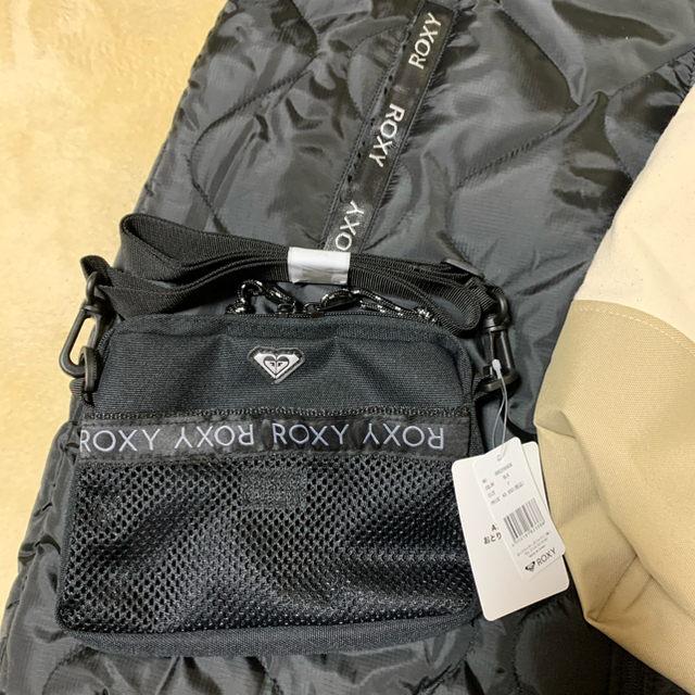 Roxy(ロキシー)の【新品・未使用】ROXY 3点セット　ＬＬサイズ レディースのジャケット/アウター(ナイロンジャケット)の商品写真