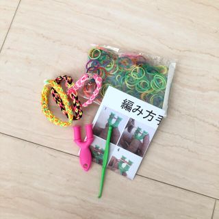 クレアーズ(claire's)の値下げしました✅ファンルーム　ゴムで編むブレスレット(ブレスレット/バングル)