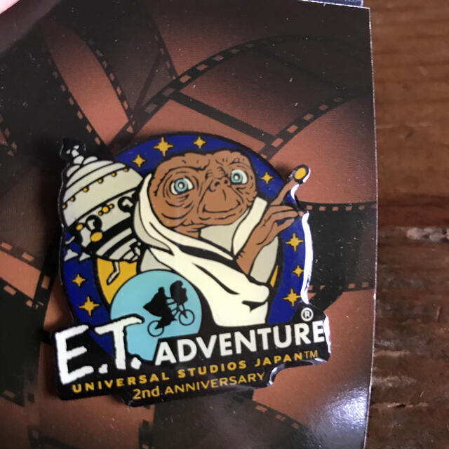USJ(ユニバーサルスタジオジャパン)のUSJ 2周年 ピンバッジ 非売品 E.T. エンタメ/ホビーのアニメグッズ(バッジ/ピンバッジ)の商品写真