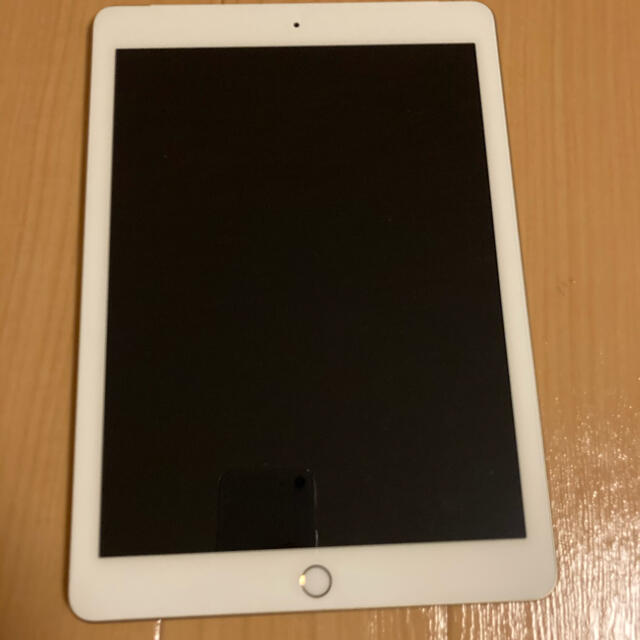 美品 Apple iPad第5世代 32GB Wi-Fi+Cellular