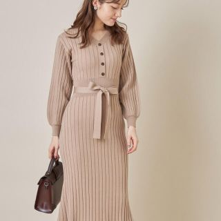 トッコ(tocco)のウエストりぼん付きボリュームスリーブヘンリーネックリブニットワンピース(ひざ丈ワンピース)