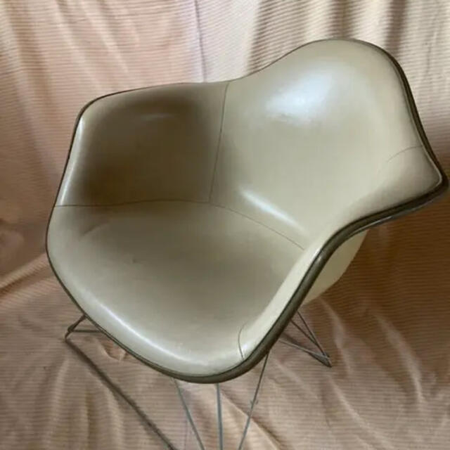 現品限り一斉値下げ!】 Herman Miller - アームシェルチェア FRP