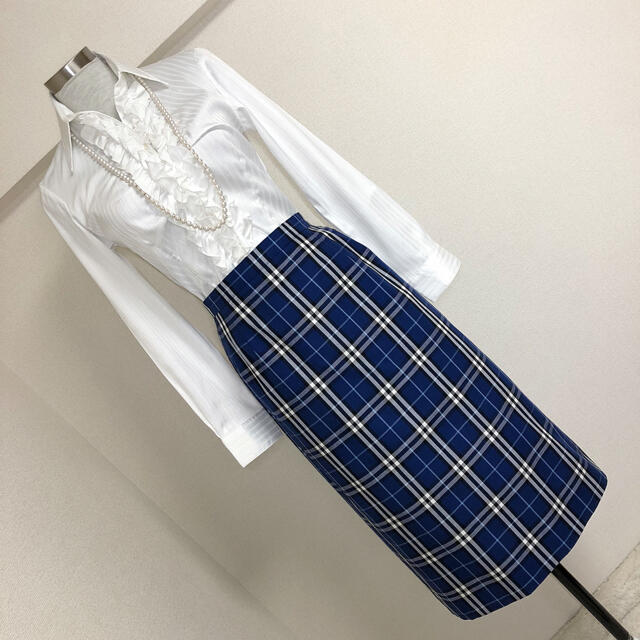 BURBERRY(バーバリー)のバーバリーズ（17号）ブルーのノバチェックタイトスカート美品 レディースのスカート(ひざ丈スカート)の商品写真