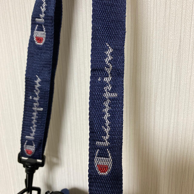 Champion(チャンピオン)の【新品未使用】champion ポーチ　ネイビー レディースのファッション小物(ポーチ)の商品写真