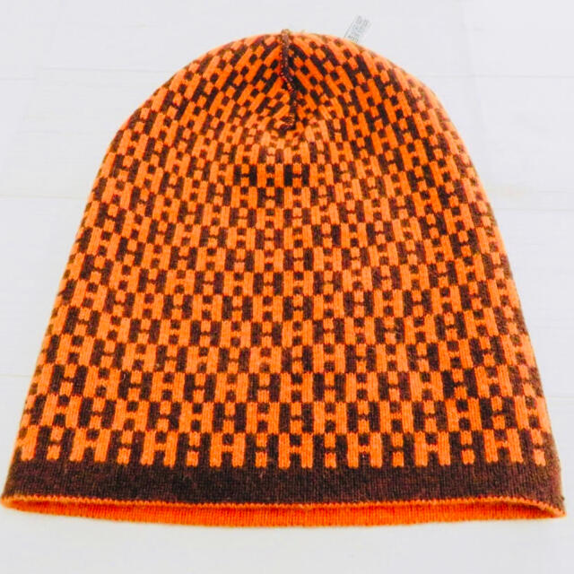 Hermes(エルメス)の新品同様 エルメス ニット帽　Hロゴ ニット HERMES オレンジ　 メンズの帽子(ニット帽/ビーニー)の商品写真