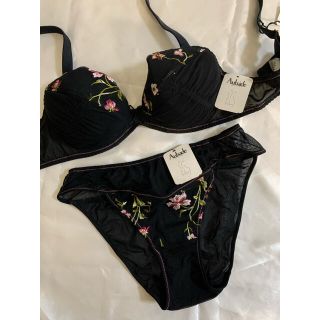 シモーヌペレール(Simone Perele)のAUBADEオーバドゥINCROYABLE CAPRICE75C/2(ブラ&ショーツセット)