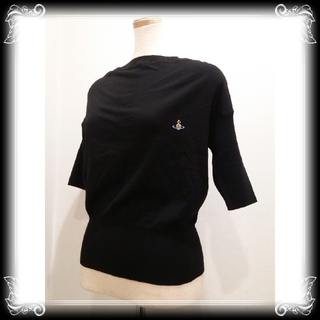 ヴィヴィアンウエストウッド(Vivienne Westwood)の新品　イタリア製　ヴィヴィアン　半袖ニット　¥72,360　黒　vivienne(ニット/セーター)