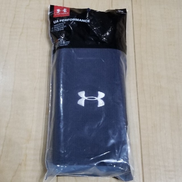 UNDER ARMOUR(アンダーアーマー)のアンダーアーマー　未使用　リストバンド　野球 メンズのアクセサリー(バングル/リストバンド)の商品写真