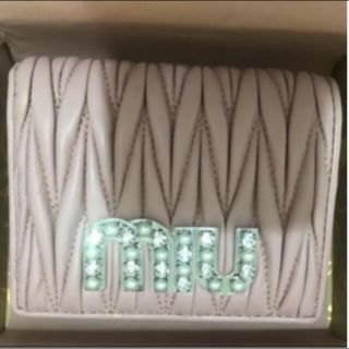 ミュウミュウ(miumiu)の匙様　専用♡ miumiu マテラッセ　ピンク　財布　パール　ビジュー(財布)