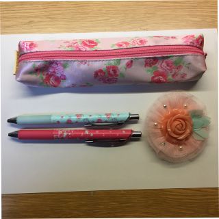 リズリサ(LIZ LISA)の【❗️購入決定商品】シャープペンシル&限定ペンケース&薔薇のブローチ(ペン/マーカー)