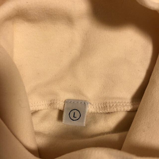 UNIQLO(ユニクロ)のUNIQLO  タートルネックTシャツ　Ｌサイズ　ベージュ メンズのトップス(Tシャツ/カットソー(七分/長袖))の商品写真