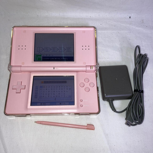 ニンテンドーDS(ニンテンドーDS)のds lite ノーブルピンク(タッチペン・カセット付)　カバー、充電器付き　 エンタメ/ホビーのゲームソフト/ゲーム機本体(携帯用ゲーム機本体)の商品写真