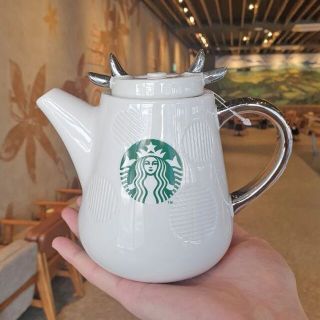 スターバックスコーヒー(Starbucks Coffee)の まめこ様専用★韓国スタバ★ニューイヤー★ニューイヤーセラミックカウティーポット(調理道具/製菓道具)