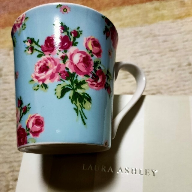 LAURA ASHLEY(ローラアシュレイ)のマグカップ インテリア/住まい/日用品のキッチン/食器(グラス/カップ)の商品写真