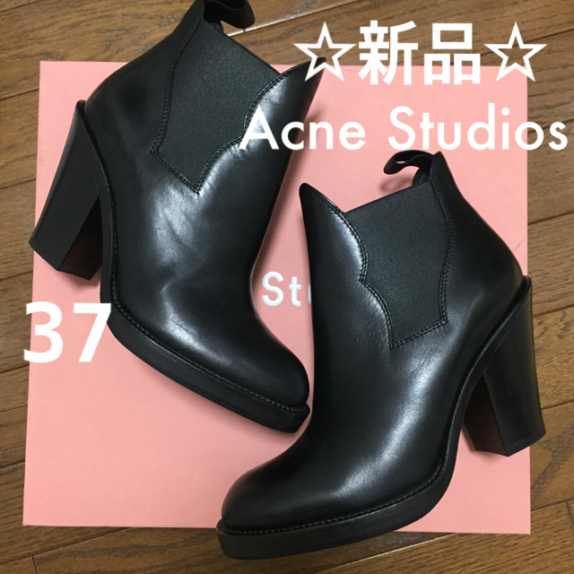 Acne ショートブーツ