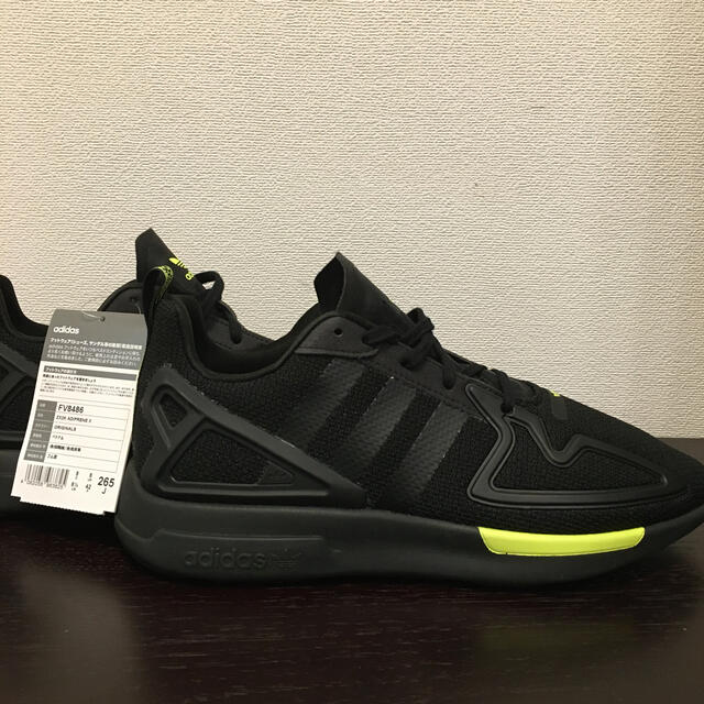 adidas(アディダス)のアディダス　メンズスニーカー　新品　26.5㎝　黒 メンズの靴/シューズ(スニーカー)の商品写真