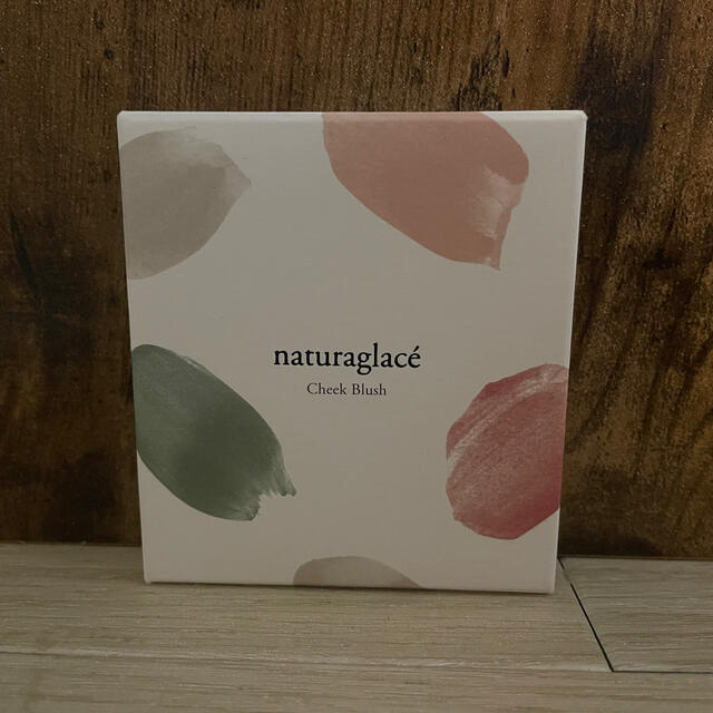 naturaglace(ナチュラグラッセ)のナチュラグラッセ　チークブラッシュ「04ヌード」 コスメ/美容のベースメイク/化粧品(チーク)の商品写真