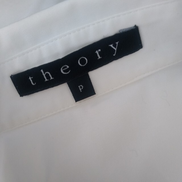 theory(セオリー)のtheory　白シャツ　長袖 レディースのトップス(シャツ/ブラウス(長袖/七分))の商品写真