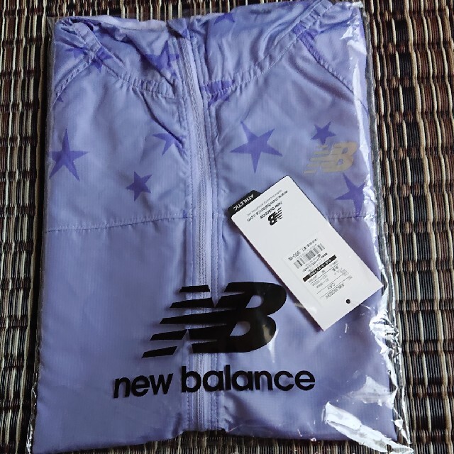 New Balance(ニューバランス)のリラっくま様専用 ニューバランス レディースM ウィンドブレーカー アウター スポーツ/アウトドアのランニング(ウェア)の商品写真